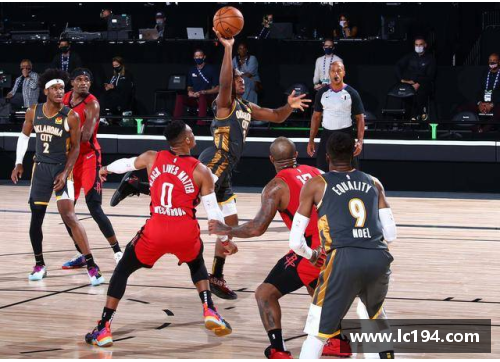 NBA季后赛战报：巨星对决，激战惊心